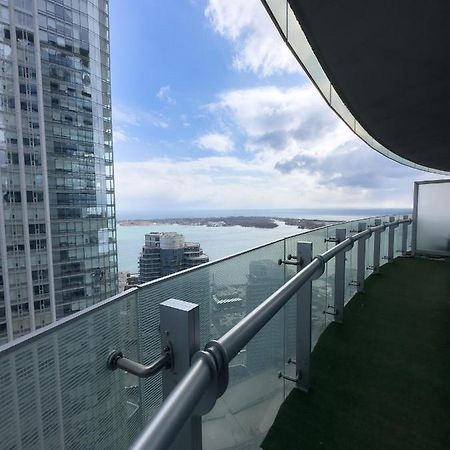 Luxury 2 Bedrooms With Lakeview Cn Tower Entertainment District Rogers Centre Toronto Exterior photo