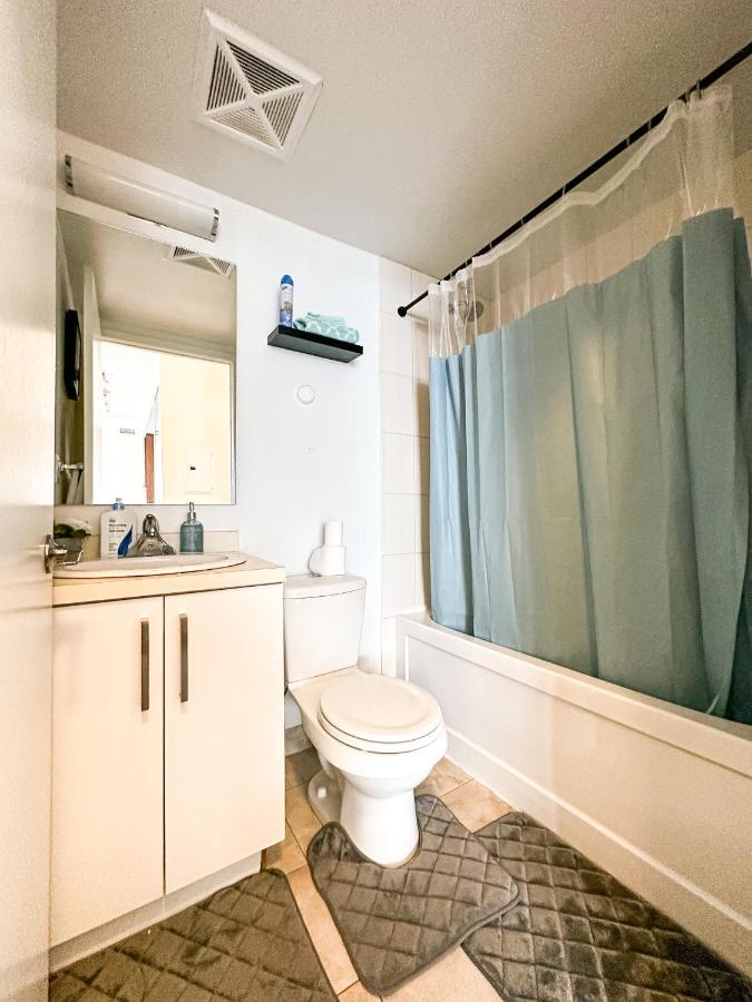 Luxury 2 Bedrooms With Lakeview Cn Tower Entertainment District Rogers Centre Toronto Exterior photo
