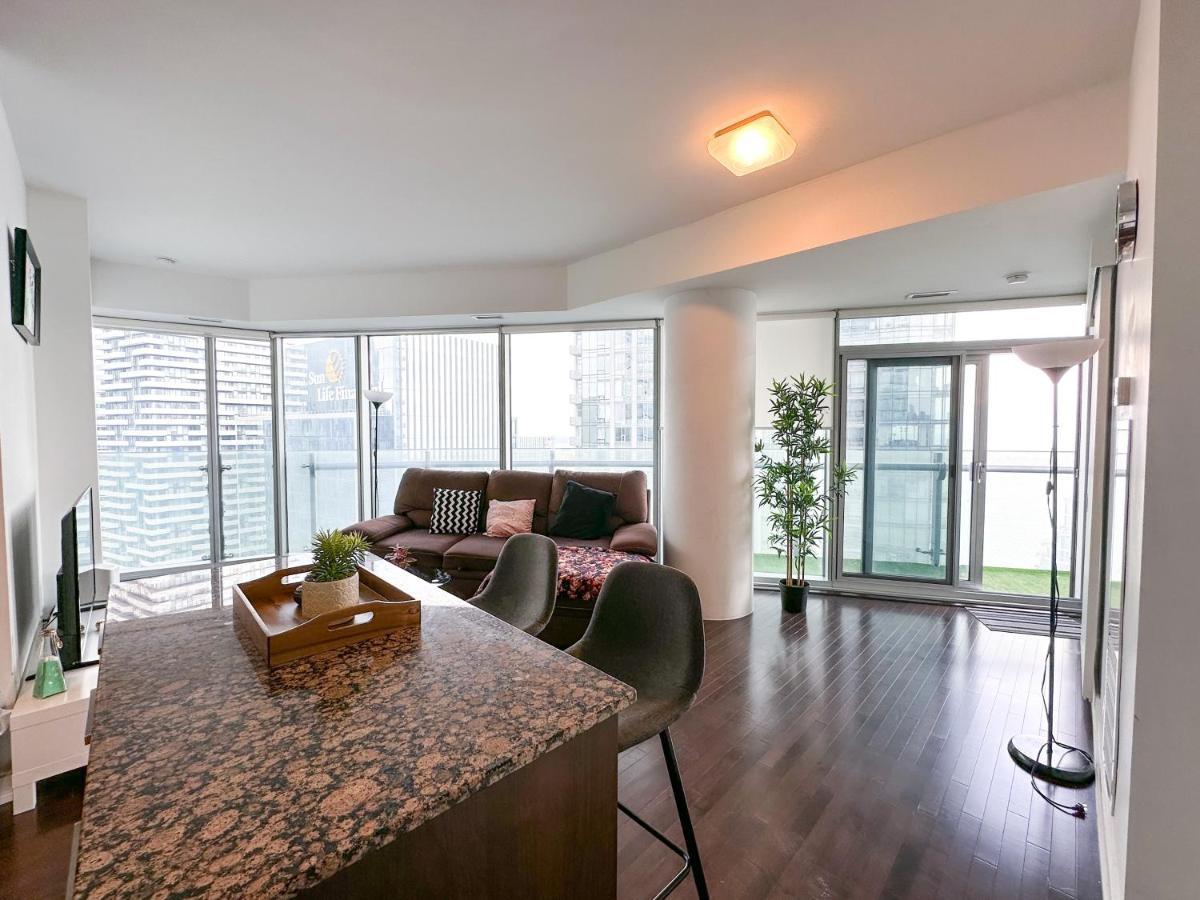 Luxury 2 Bedrooms With Lakeview Cn Tower Entertainment District Rogers Centre Toronto Exterior photo