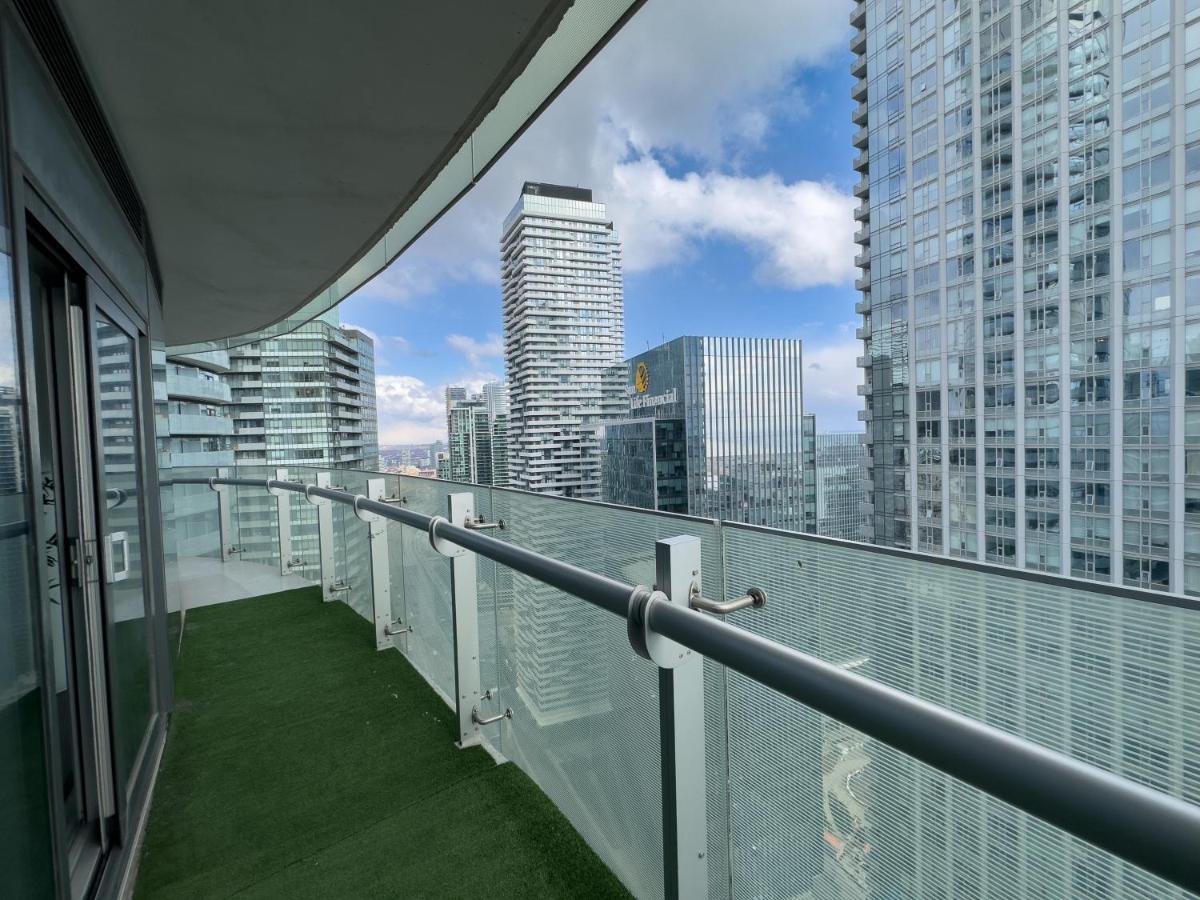 Luxury 2 Bedrooms With Lakeview Cn Tower Entertainment District Rogers Centre Toronto Exterior photo