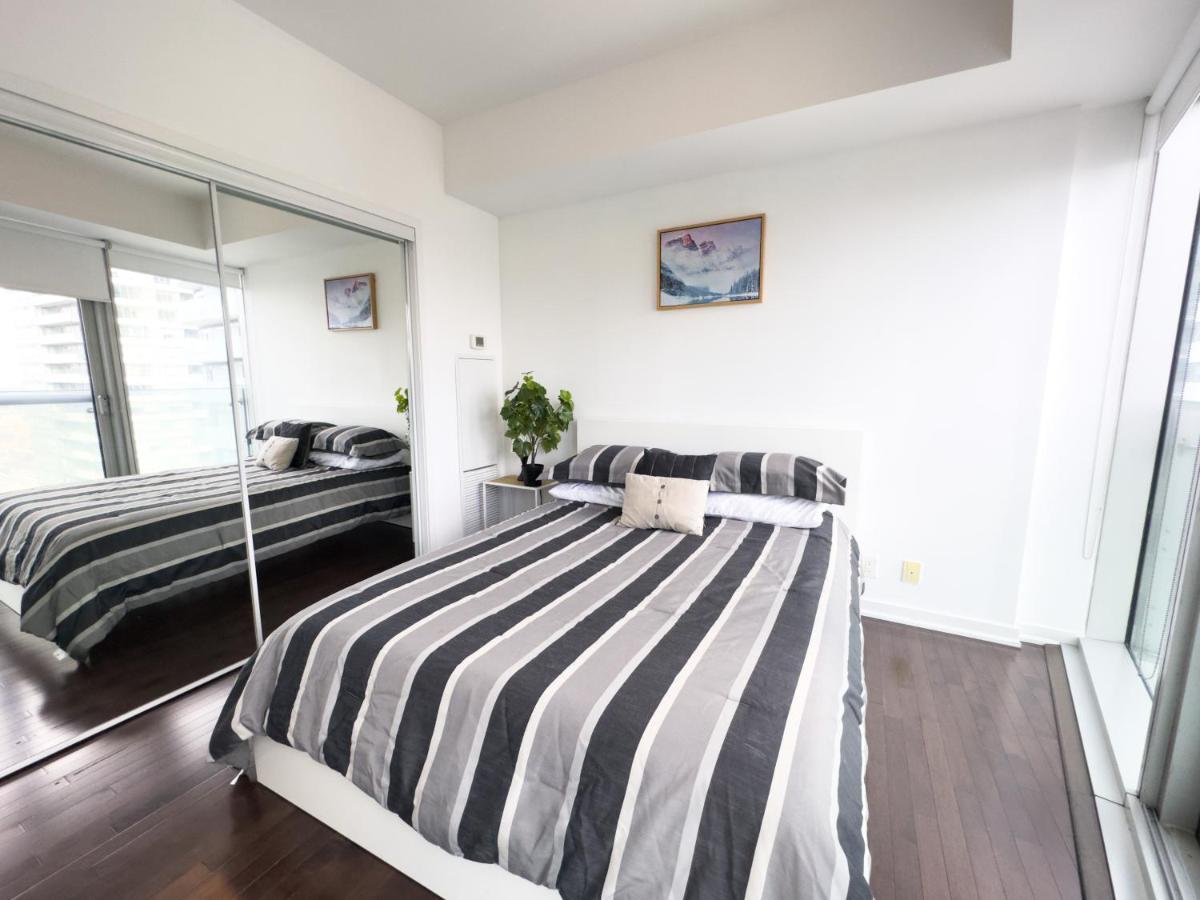 Luxury 2 Bedrooms With Lakeview Cn Tower Entertainment District Rogers Centre Toronto Exterior photo