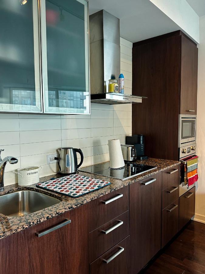 Luxury 2 Bedrooms With Lakeview Cn Tower Entertainment District Rogers Centre Toronto Exterior photo